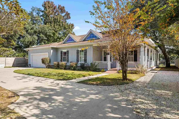 40 Highpoint Dr #B, Gulf Breeze, FL 32561