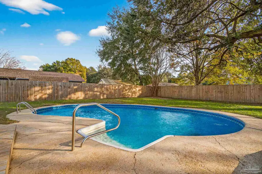 4807 Jennifer Ln, Pace, FL 32571 - Image #2