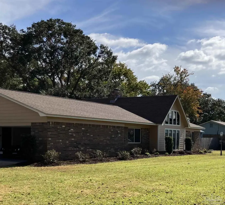 6068 S Gulf Manor Dr, Pensacola, FL 32526 - Image #2