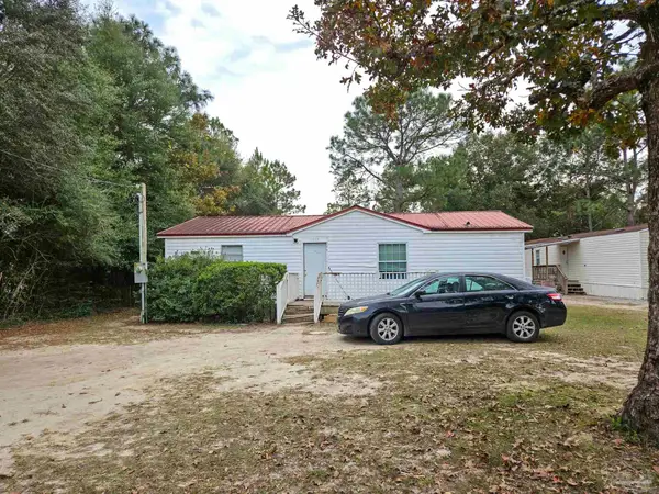 1157 Martin Dr, Defuniak Springs, FL 32433