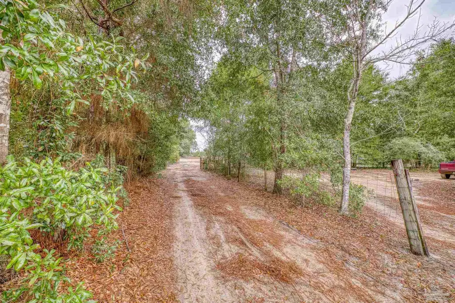 10246 Nichols Lake Rd, Milton, FL 32583 - Image #2