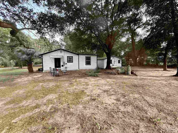 6321 Oxford Dr, Milton, FL 32583