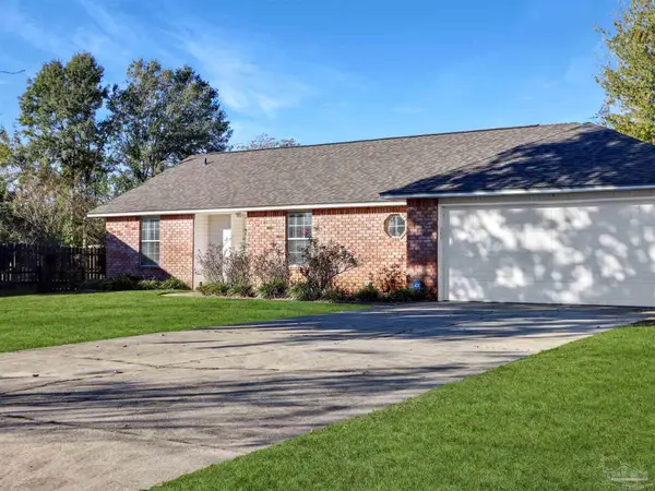 5748 Dove Dr, Pace, FL 32571