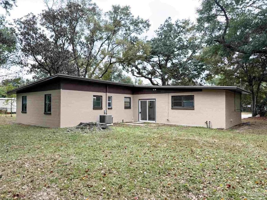 530 S Edgewood Cir, Pensacola, FL 32506 - Image #2