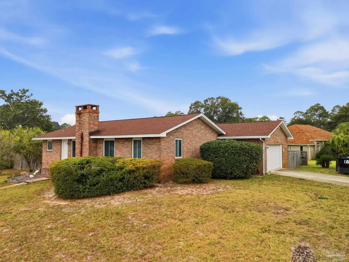 7506 N Shores Dr, Navarre, FL 32566 - Image #1