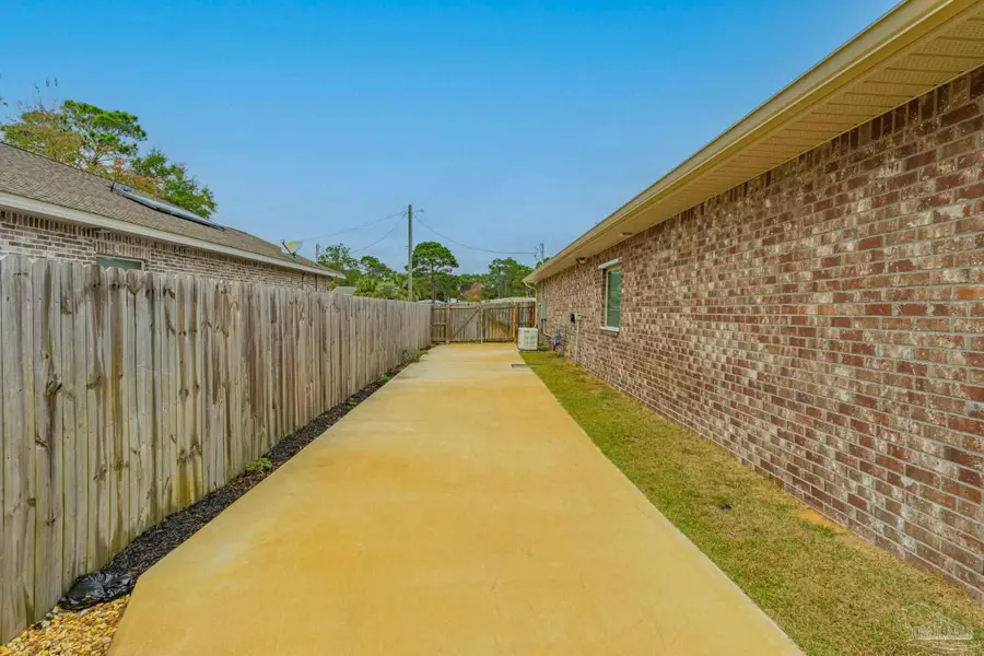 9283 Ridge Dr, Navarre, FL 32566 - Image #3