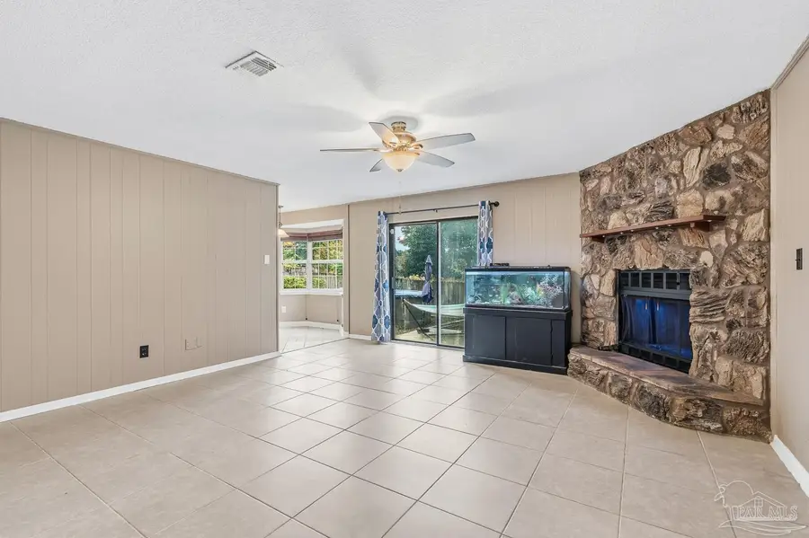 6036 W Shore Dr, Pensacola, FL 32526 - Image #3
