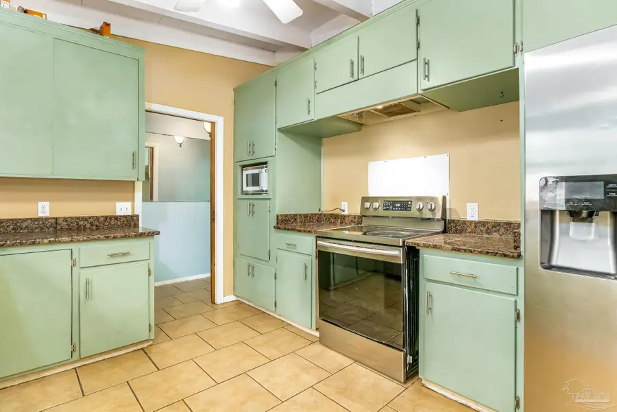 6509 Lakeshore Dr, Milton, FL 32570 - Image #2