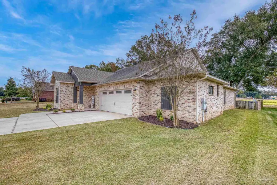 5442 Southlake Dr, Pace, FL 32571 - Image #2