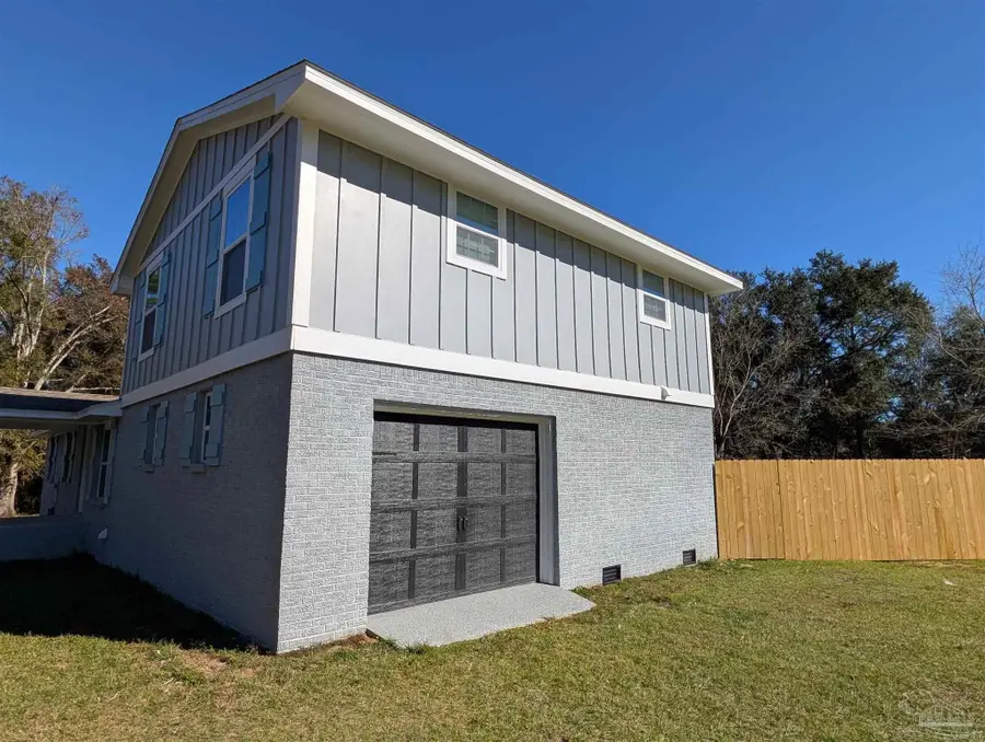 222 Santa Rosa Dr, Cantonment, FL 32533 - Image #2