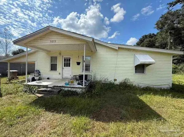 5685 Nicholas Ln, Pensacola, FL 32526