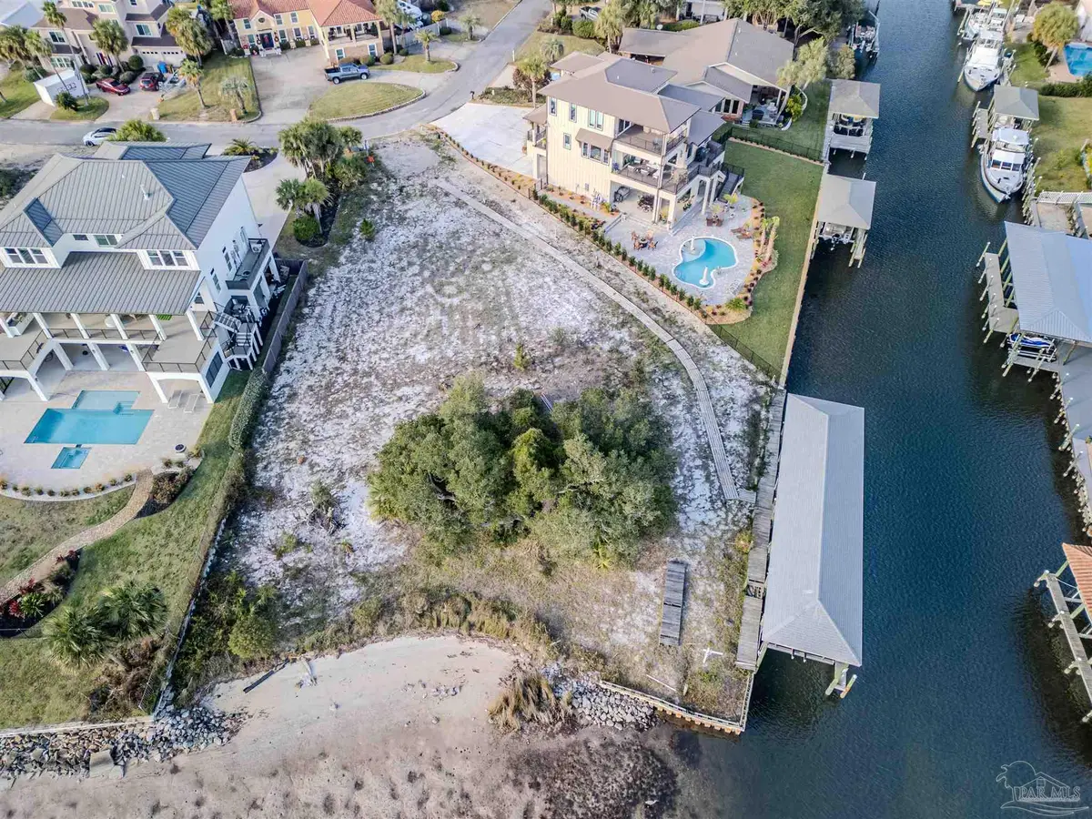 1098 Seabreeze Ln, Gulf Breeze, FL 32563 - Image #1