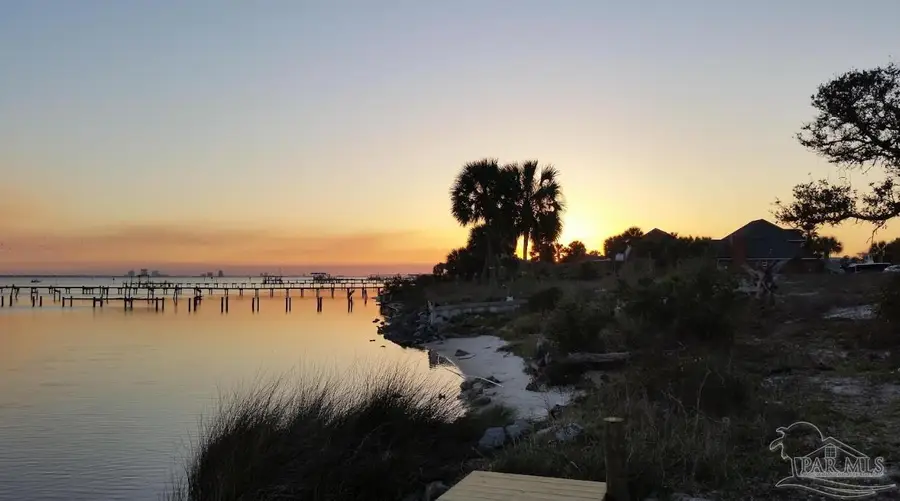 1098 Seabreeze Ln, Gulf Breeze, FL 32563 - Image #2