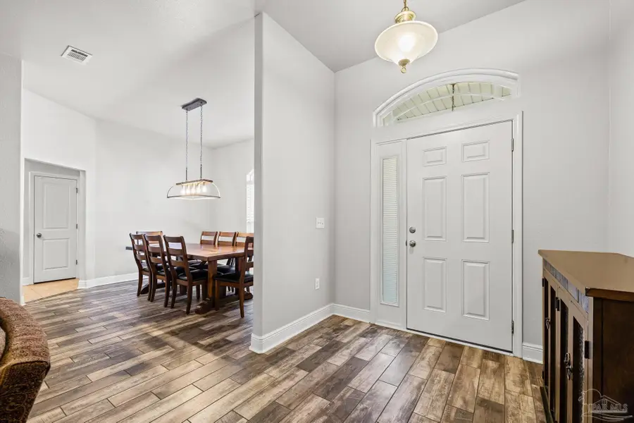 6132 Winchester Cir, Milton, FL 32570 - Image #3