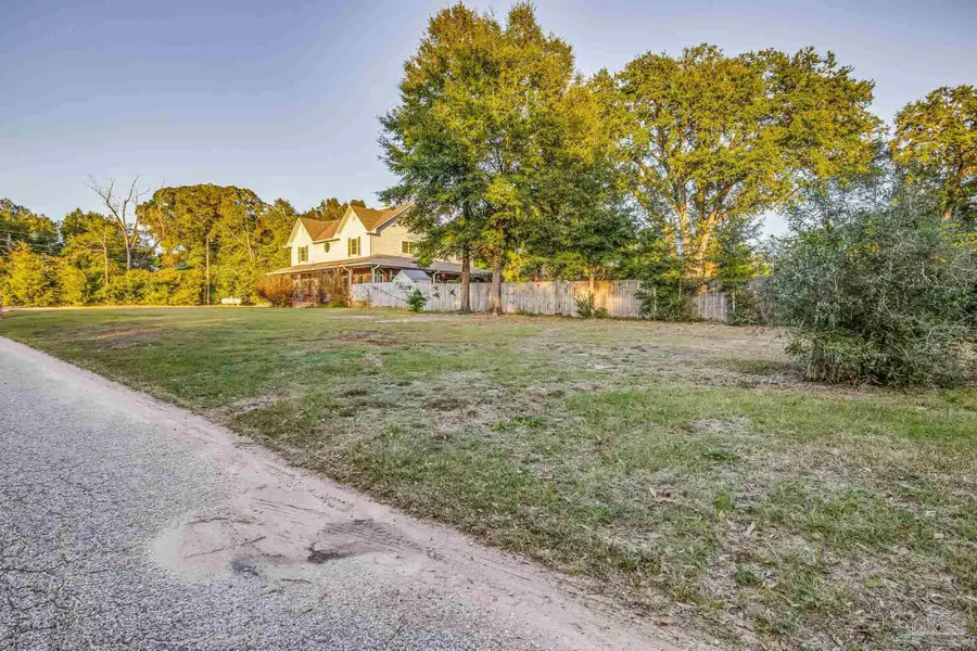 4616 B Lowery Rd, Milton, FL 32583 - Image #2