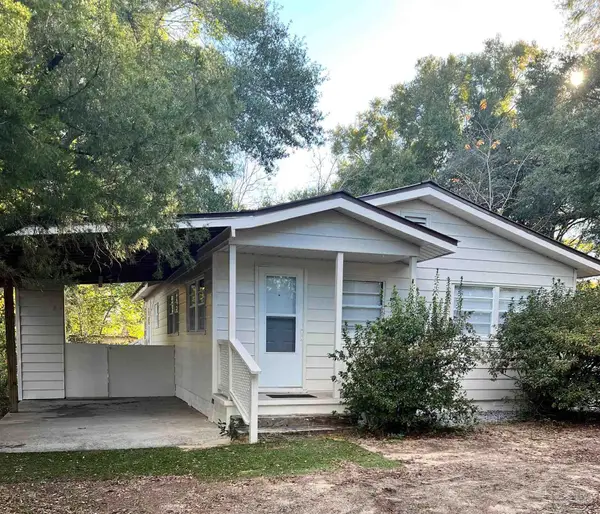 6653 Dearborn St, Milton, FL 32570