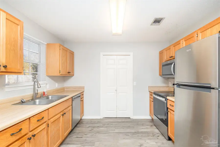 1849 Candlewood Dr, Navarre, FL 32566 - Image #2