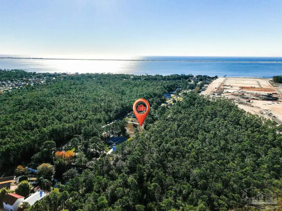 1810 W Smugglers Cove Dr, Gulf Breeze, FL 32563 - Image #2