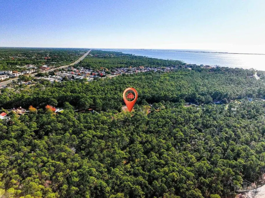 1810 W Smugglers Cove Dr, Gulf Breeze, FL 32563 - Image #3