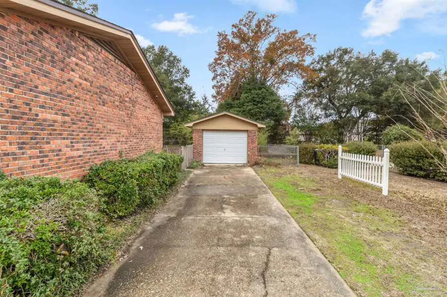 5027 Barbara Ln, Milton, FL 32570 - Image #3