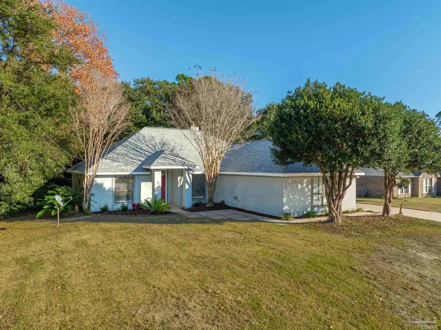 1860 Sparrow Ln, Navarre, FL 32566 - Image #2