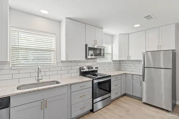 1671 Tuscon Ct, Gulf Breeze, FL 32563