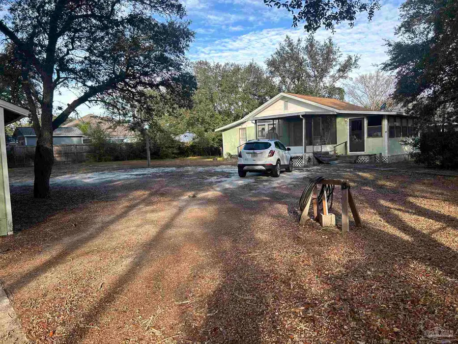1931 Alhambra St, Navarre, FL 32566 - Image #2