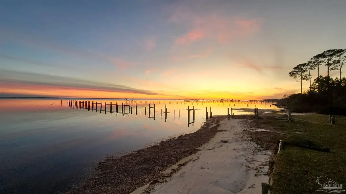 6817 Tidewater Dr, Navarre, FL 32566 - Image #1