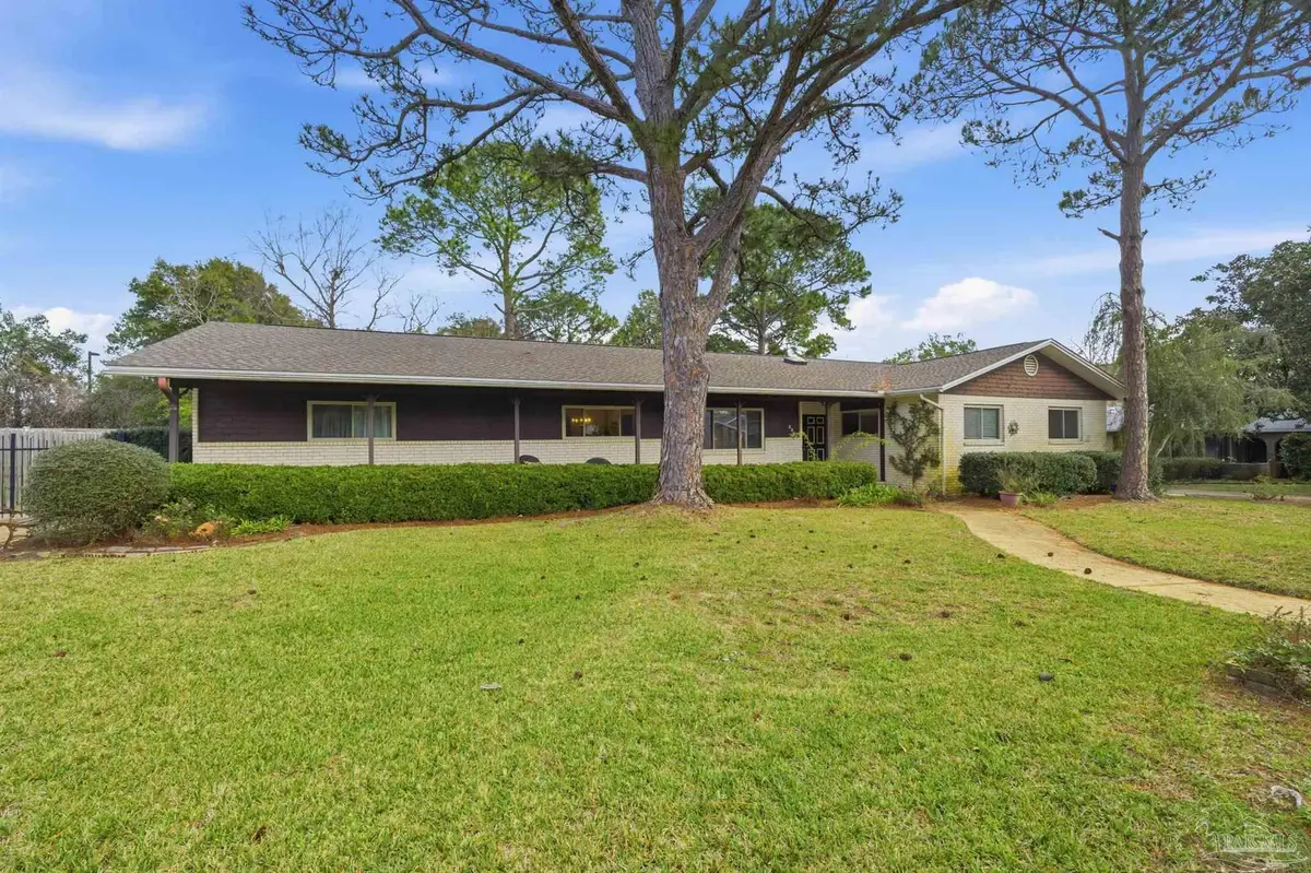 204 Silverthorn Rd, Gulf Breeze, FL 32561 - Image #1