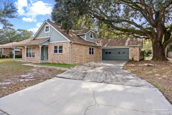 7889 Chesterfield Rd, Pensacola, FL 32506