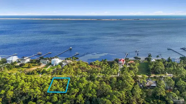 5506 Soundside Dr, Gulf Breeze, FL 32563