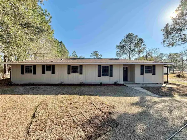 8163 Blackwater Dr, Milton, FL 32583