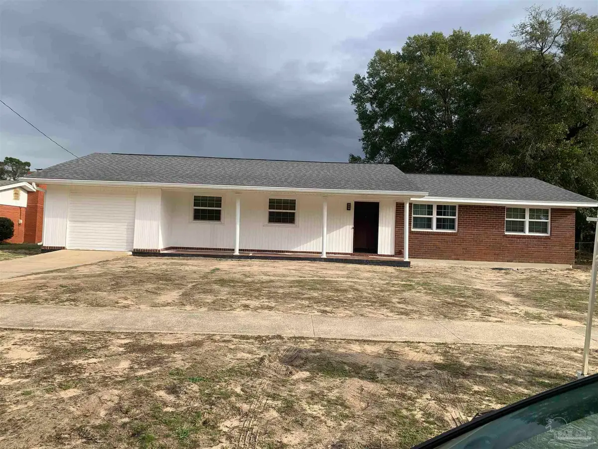 3940 Kingsberry Dr, Pensacola, FL 32504 - #1