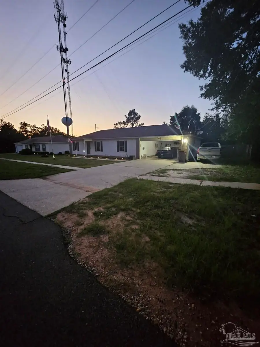 3661 Burton Cir, Navarre, FL 32566 - Image #2