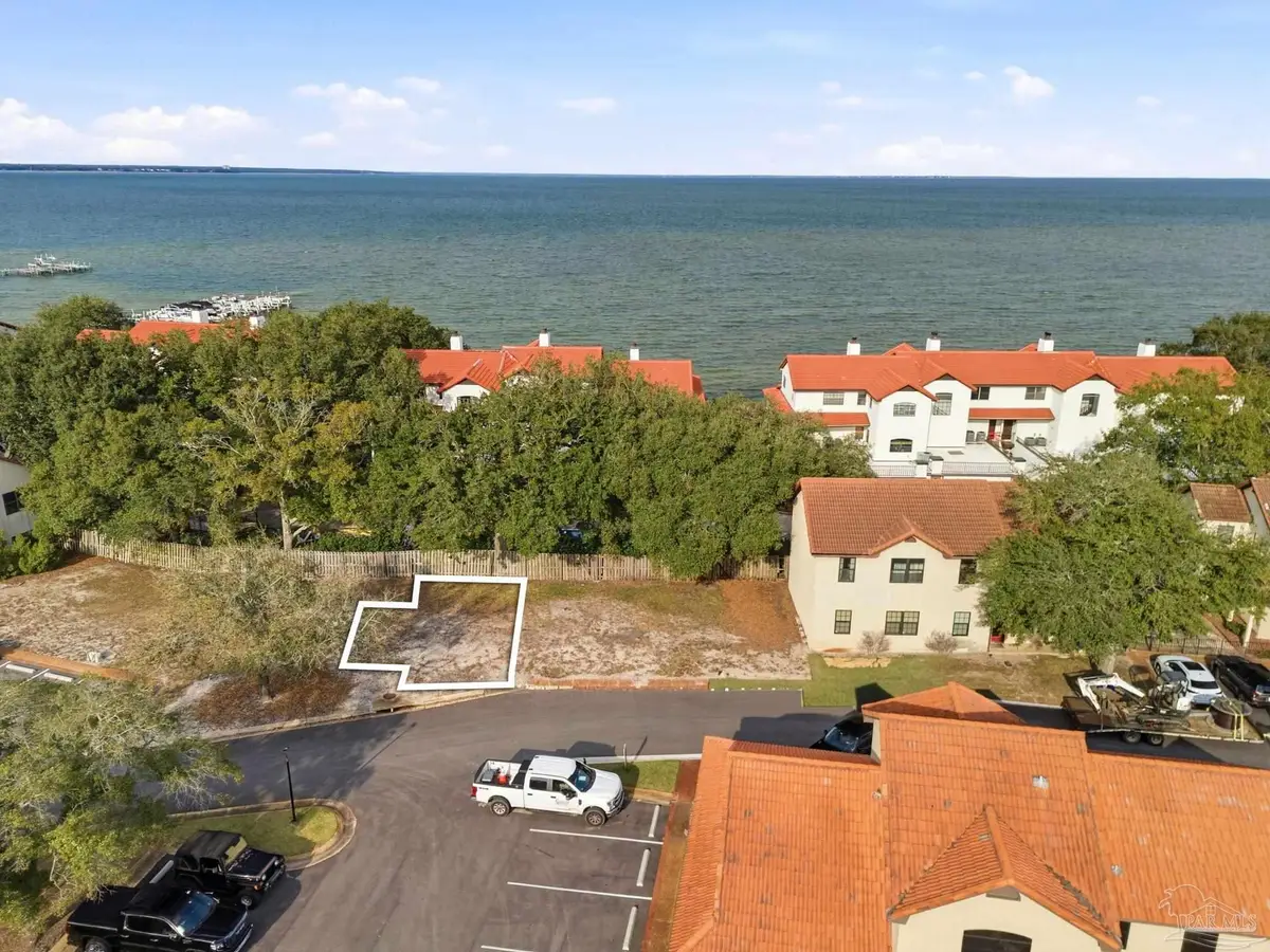 61 Baybridge Dr, Gulf Breeze, FL 32561 - Image #1