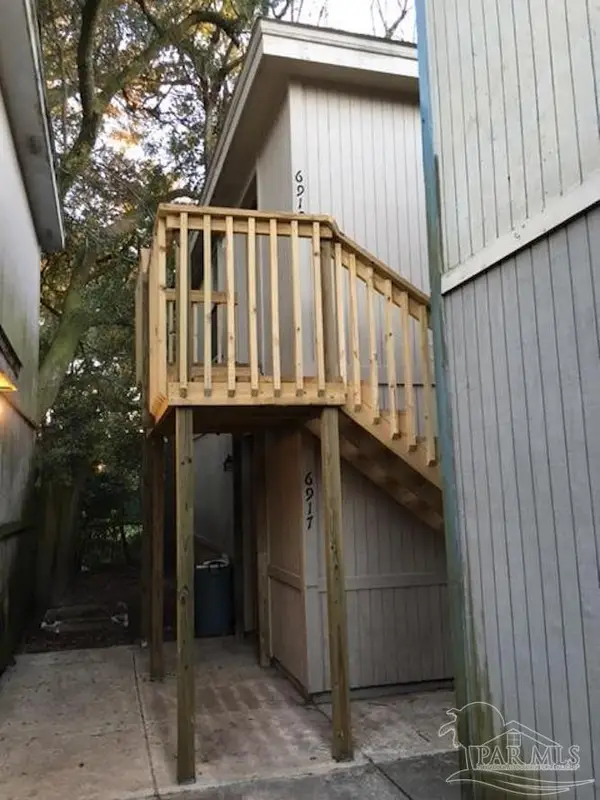 6917 & 6919 Weatherwood Dr, Pensacola, FL 32506