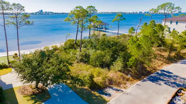 16291 Tarpon Dr, Pensacola, FL 32507