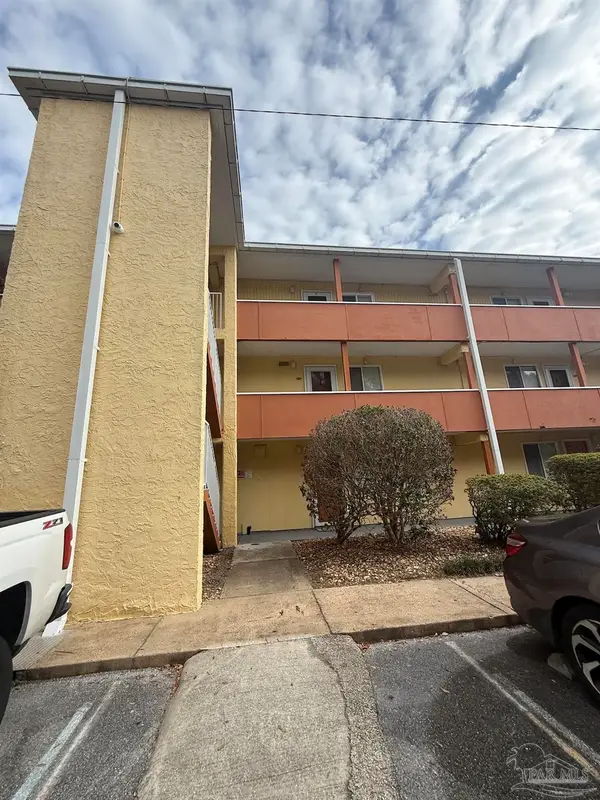 209 W Miracle Strip Pkwy, Mary Esther, FL 32569