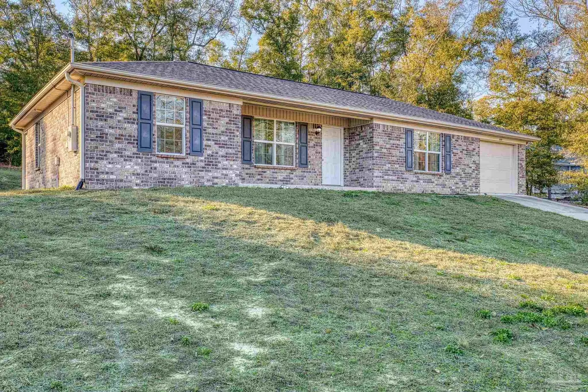 5179 Lake End Dr, Milton, FL 32583 - Image #1