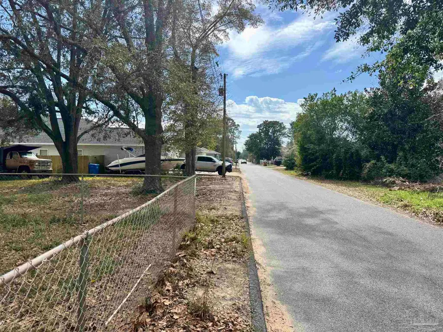 2206 Janet St, Navarre, FL 32566 - Image #2