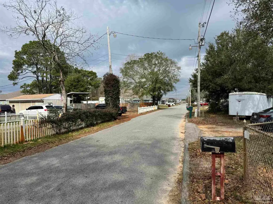 2206 Janet St, Navarre, FL 32566 - Image #3