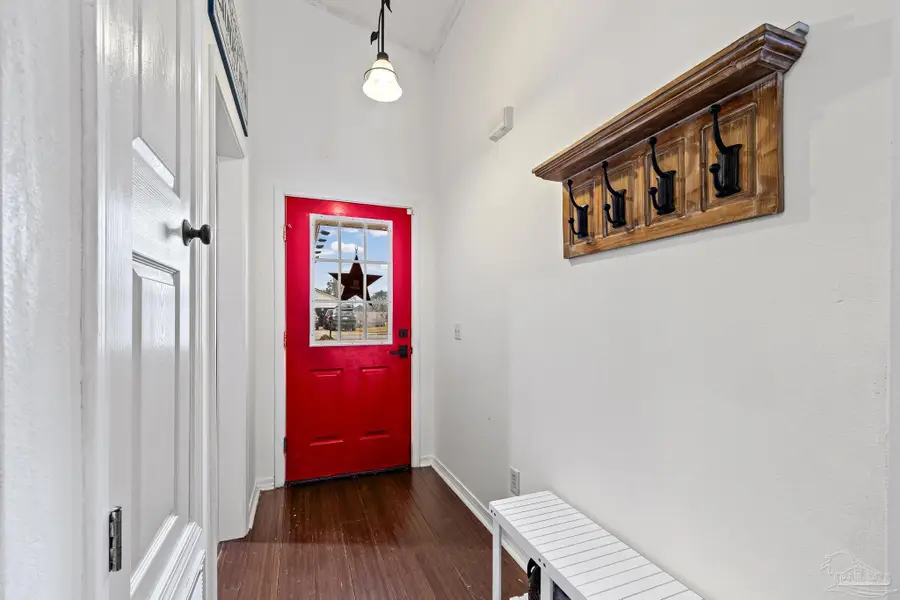 9446 Parker Pl Dr, Navarre, FL 32566 - Image #3