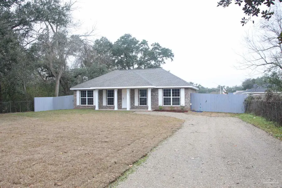 8055 El Estrecho Dr, Pensacola, FL 32514 - Image #2