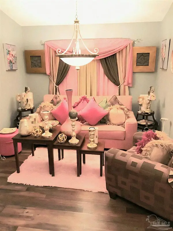 8288 Groveland Ave, Pensacola, FL 32534