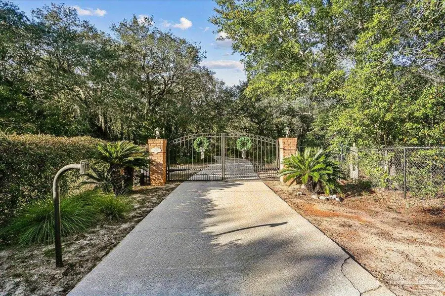 5088 Keystone Dr, Gulf Breeze, FL 32563 - Image #2