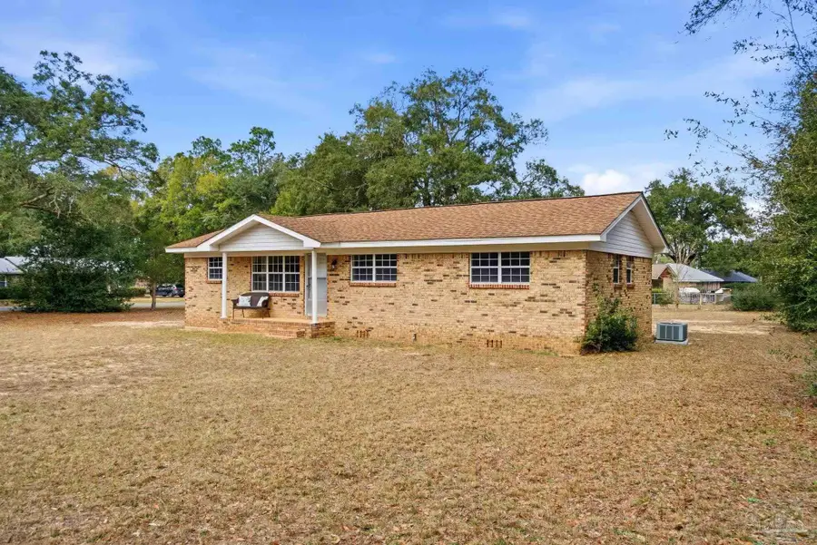 5402 Douglas St, Milton, FL 32570 - Image #2