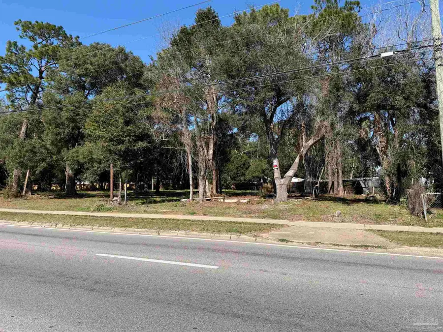 4206 W Fairfield Dr, Pensacola, FL 32505 - Image #2