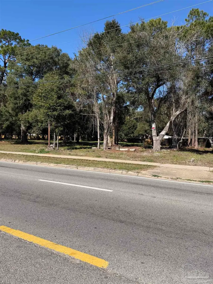 4206 W Fairfield Dr, Pensacola, FL 32505 - Image #3