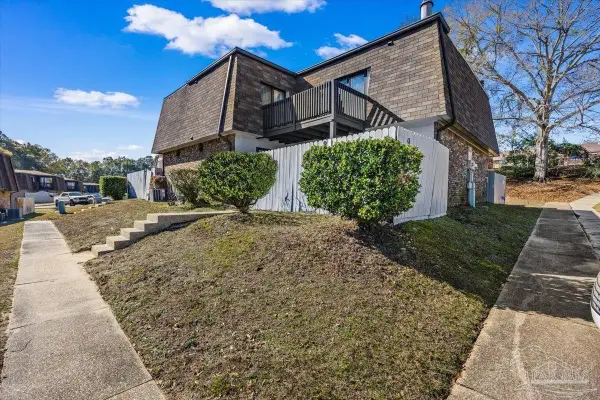 2301 W Michigan Ave #9, Pensacola, FL 32514