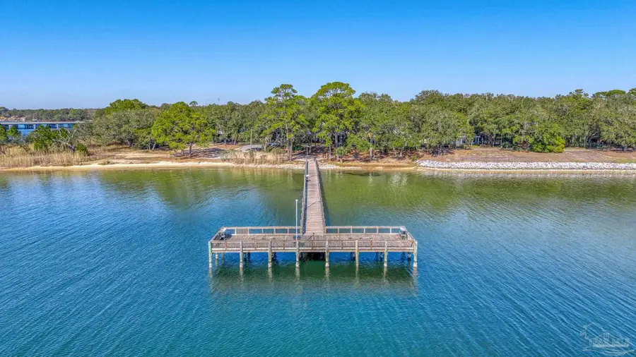 1157 N Bayshore Dr, Valparaiso, FL 32580 - Image #2